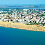 Beachfront Modern Flat With Sea View Apartment *