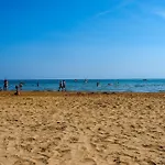 Apartment Beachfront Modern Flat With Sea View *