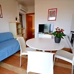 Beachfront Modern Flat With Sea View Apartment *