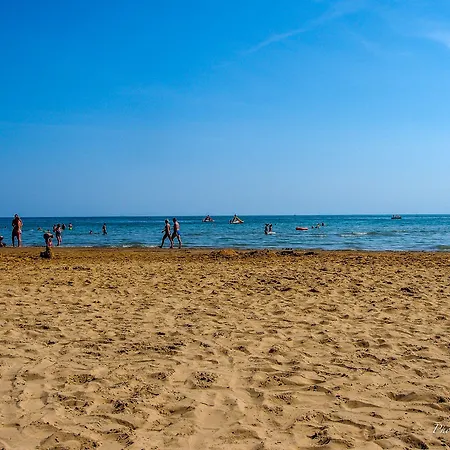 Beachfront Modern Flat With Sea View Апартаменты Бибионе