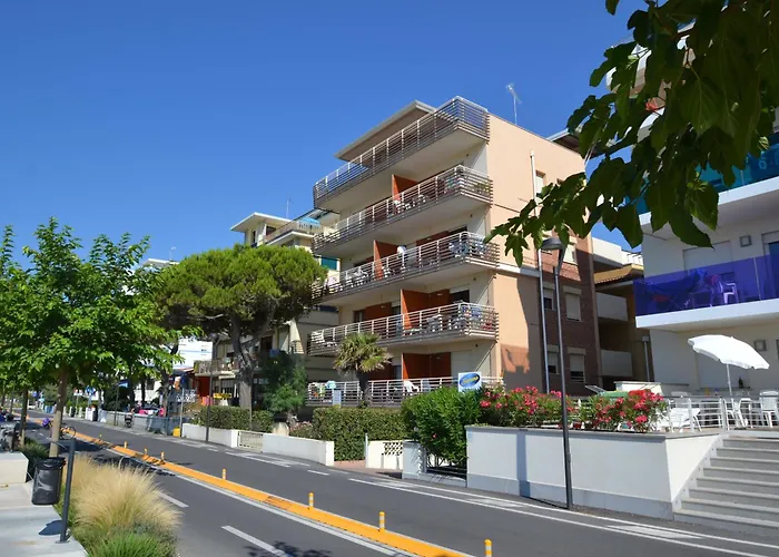 Апартаменти Beachfront Modern Flat With Sea View *