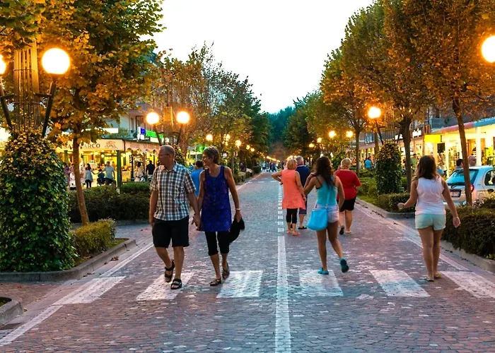 Апартаменти Beachfront Modern Flat With Sea View